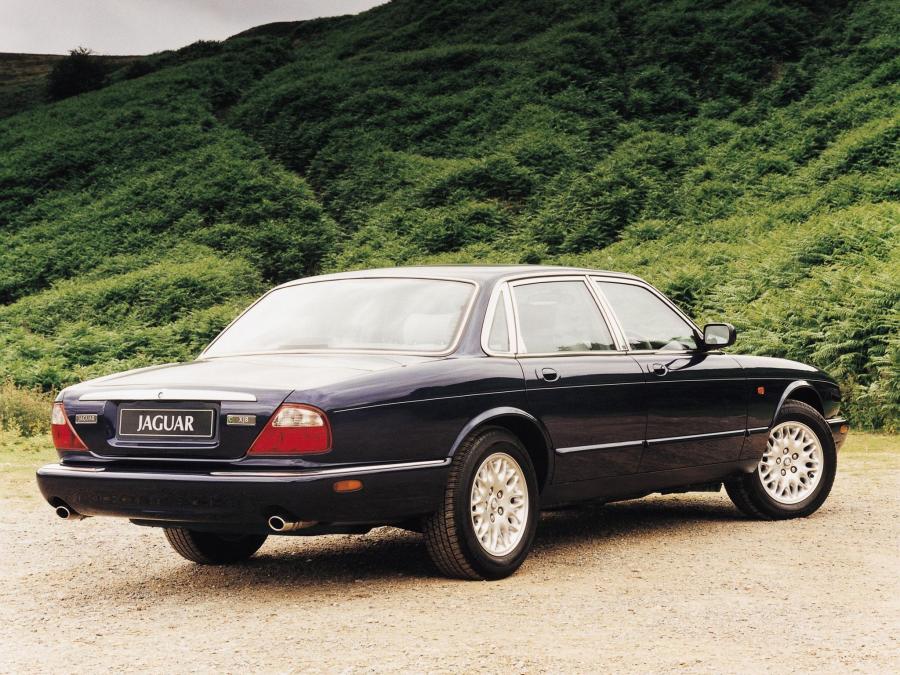  Jaguar XJ8 (X300) 1997 года  (фото 23 из 23)